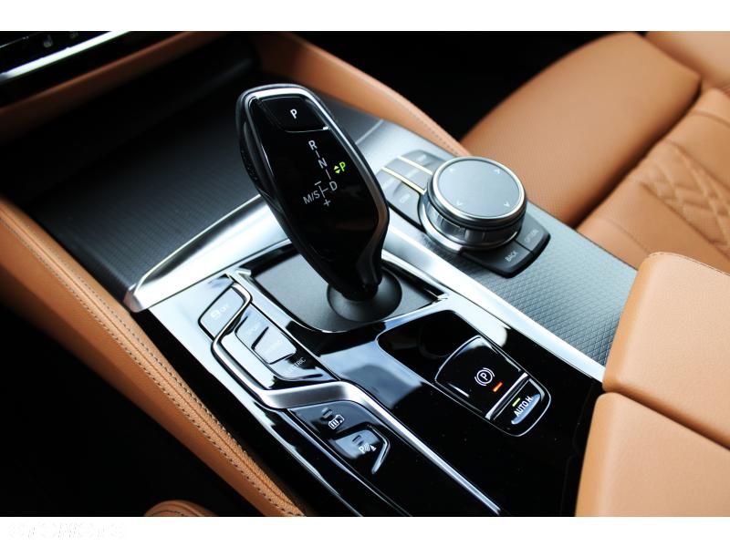 BMW Seria 5 530e xDrive sport - 12