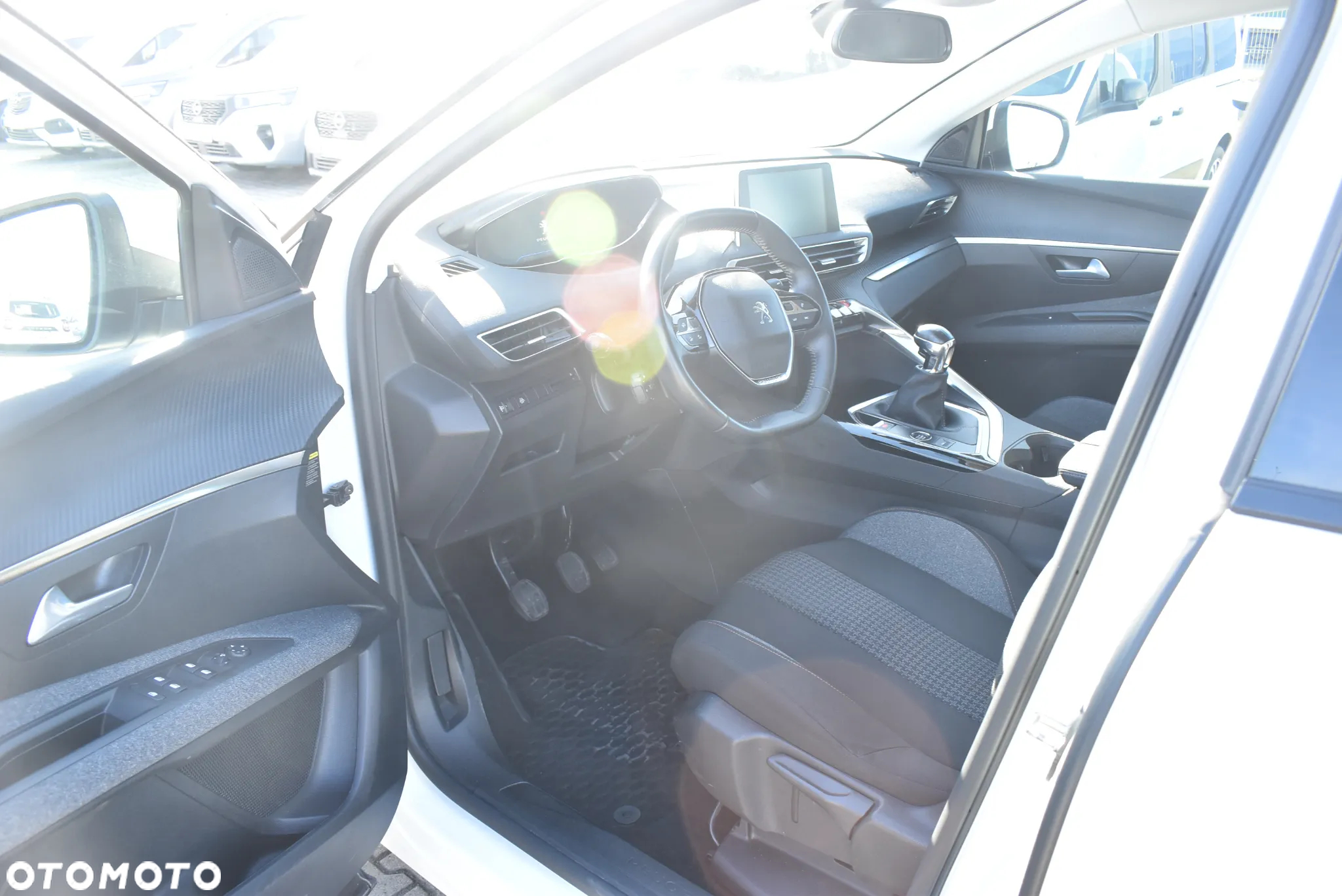 Peugeot 3008 1.2 PureTech Active Pack S&S - 9