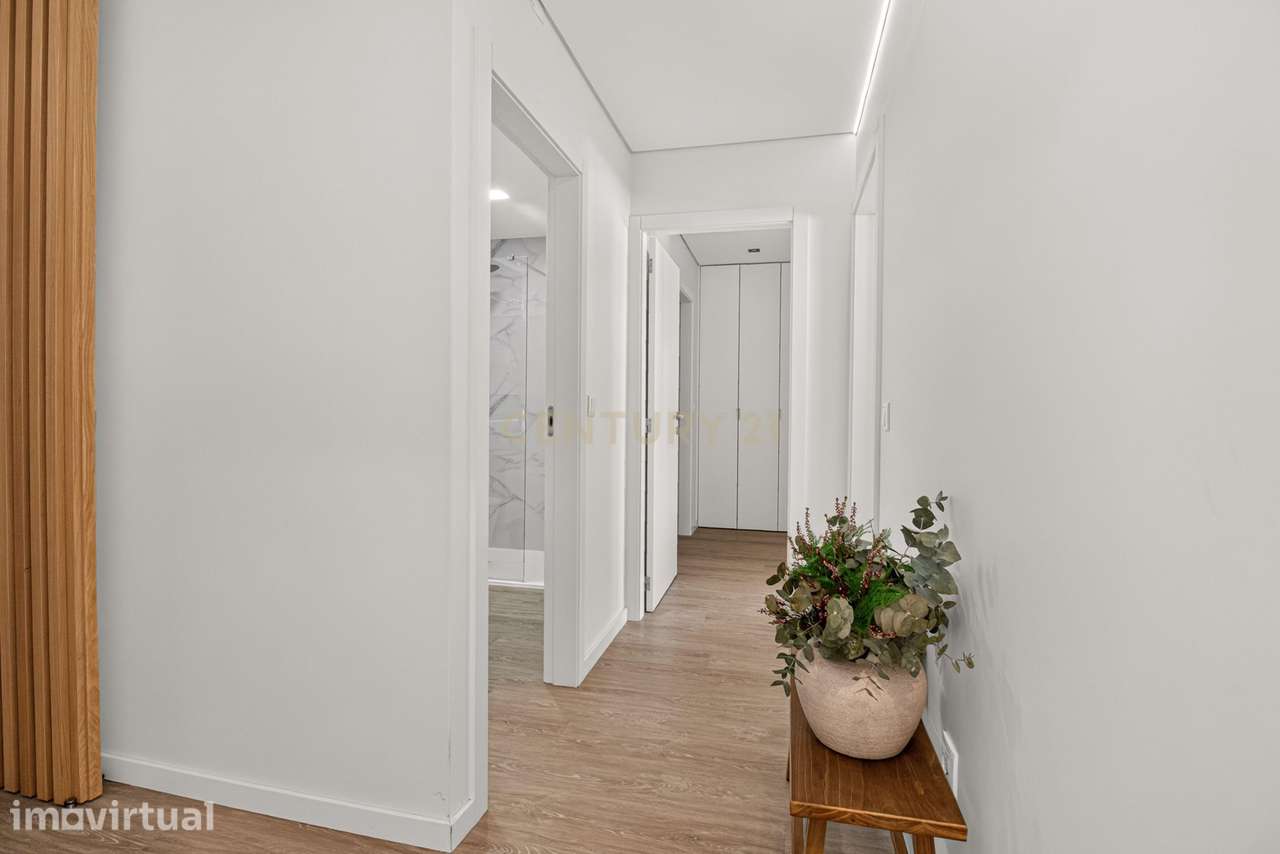 Apartamento Renovado com Vista Panorâmica em Braga - Grande imagem: 2/31