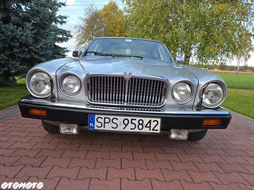 Jaguar XJ - 19