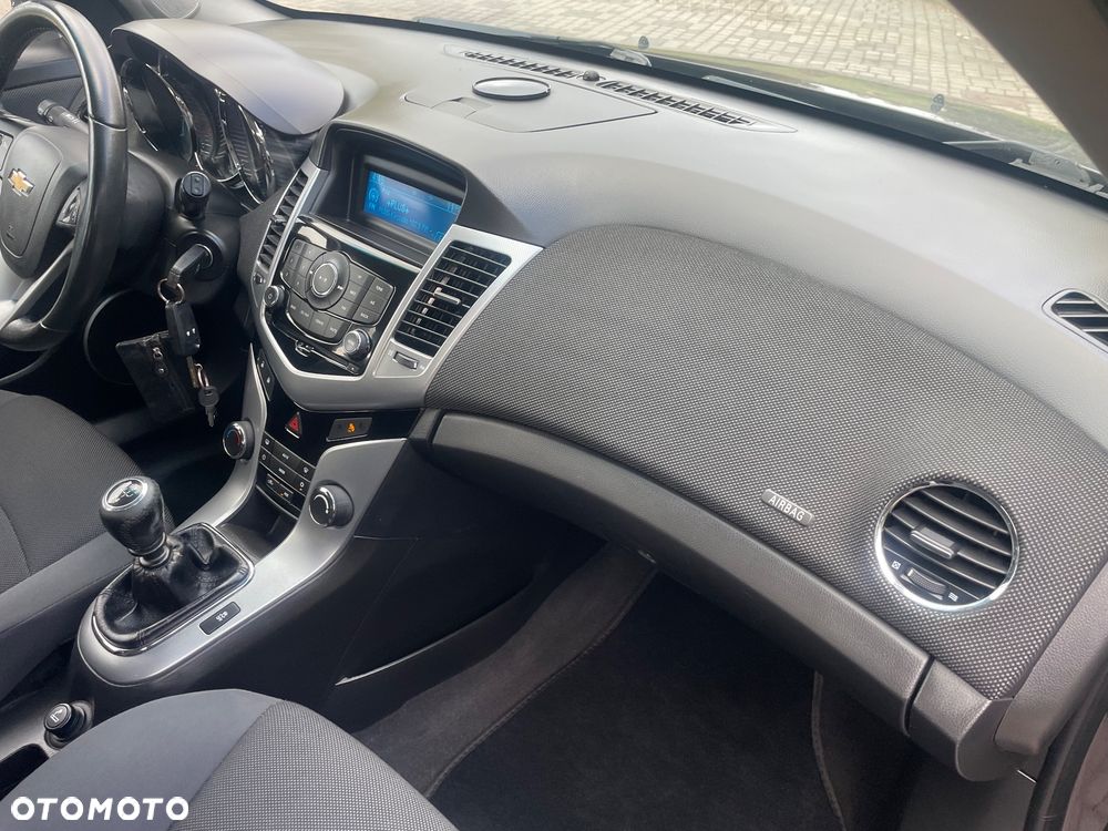 Chevrolet Cruze - 23