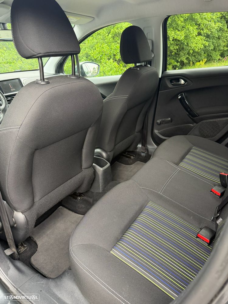 Peugeot 208 82 VTI Style - 27