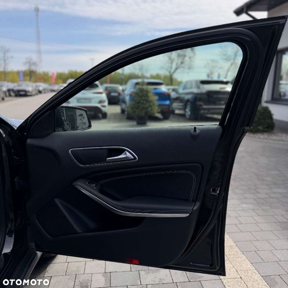 Mercedes-Benz GLA - 30