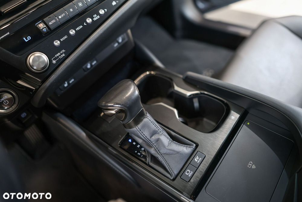 Lexus ES 300h Business Edition - 22