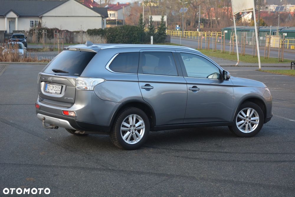 Mitsubishi Outlander - 11