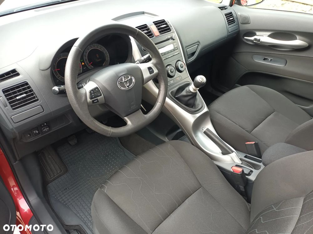 Toyota Auris - 10