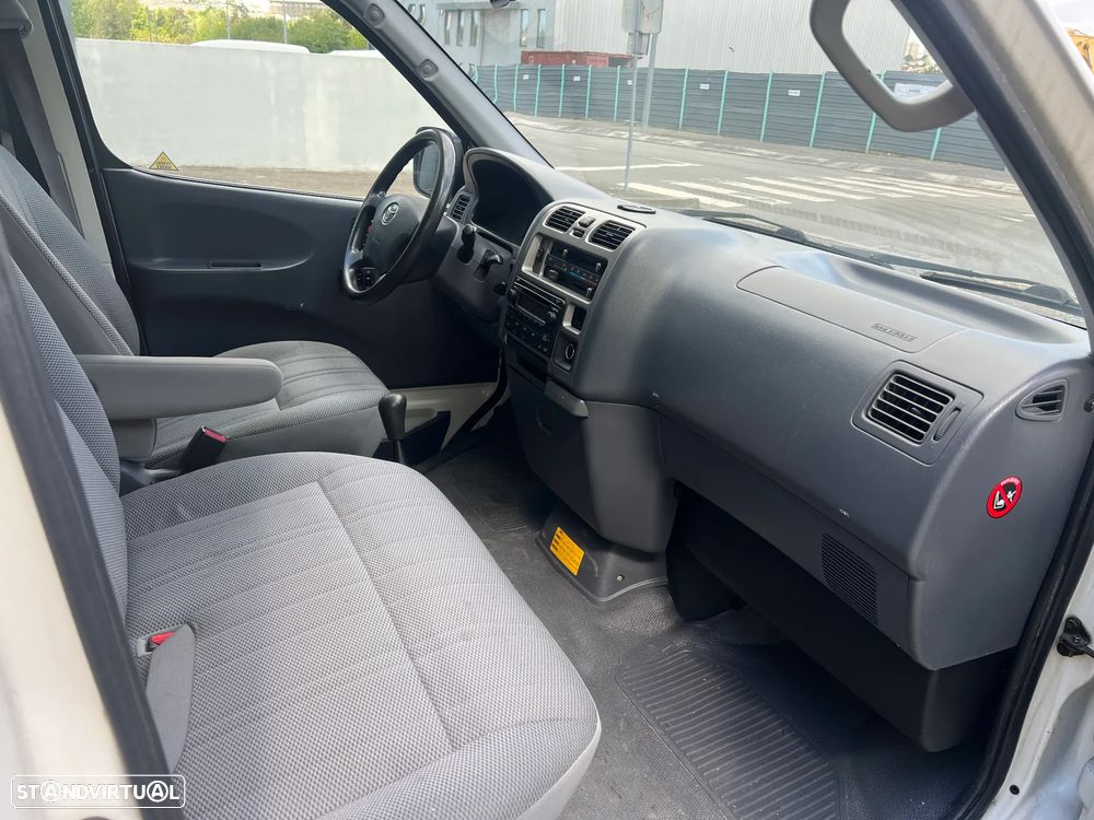 Toyota HIACE - 16