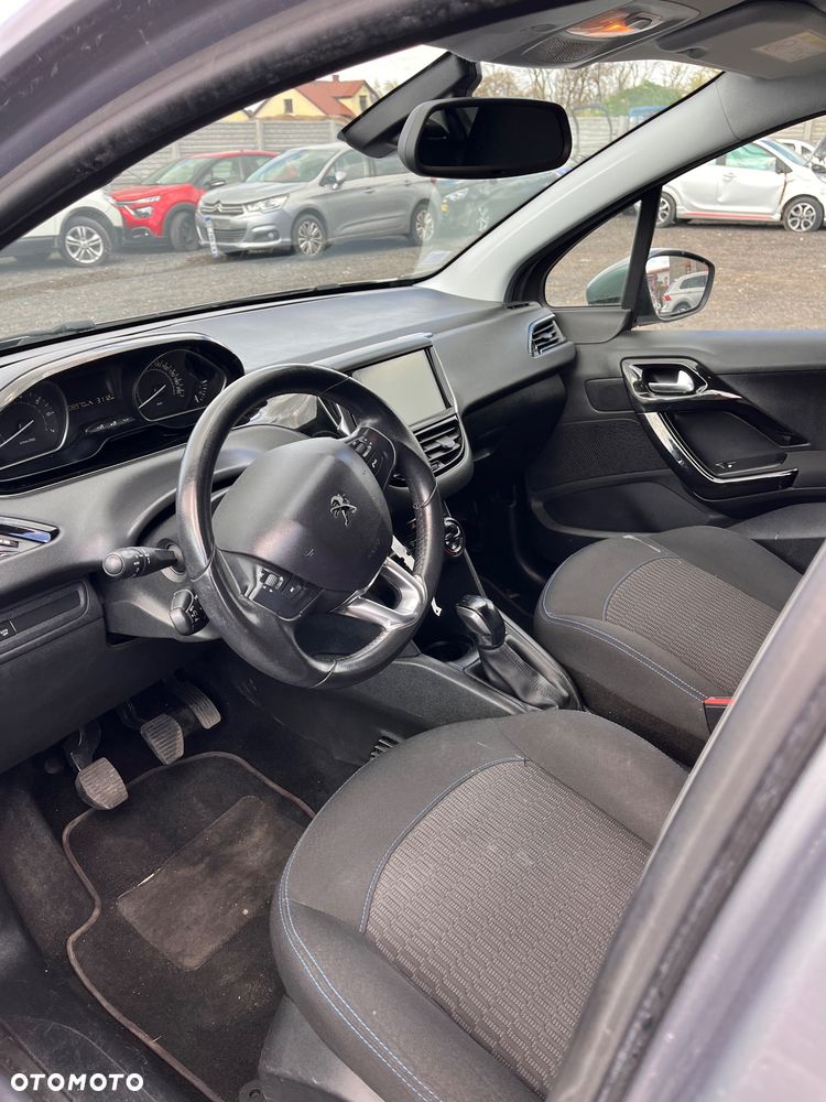 Peugeot 208 - 6