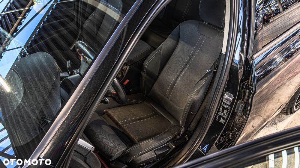 BMW Seria 3 320d Sport Line - 9