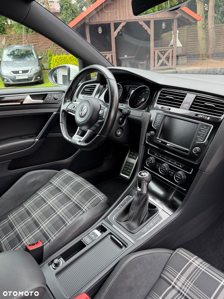 Volkswagen Golf 2.0 TDI BMT GTD - 32