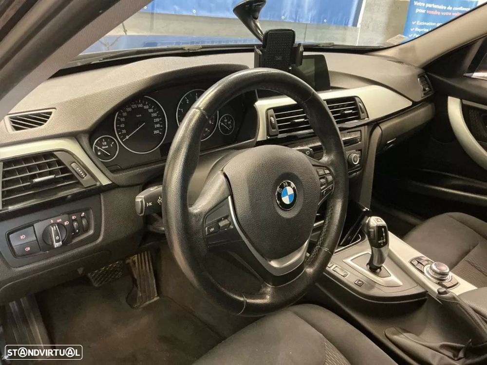 BMW 320 d Sport-Aut. Efficient Dynamics Edition Sport Line - 4