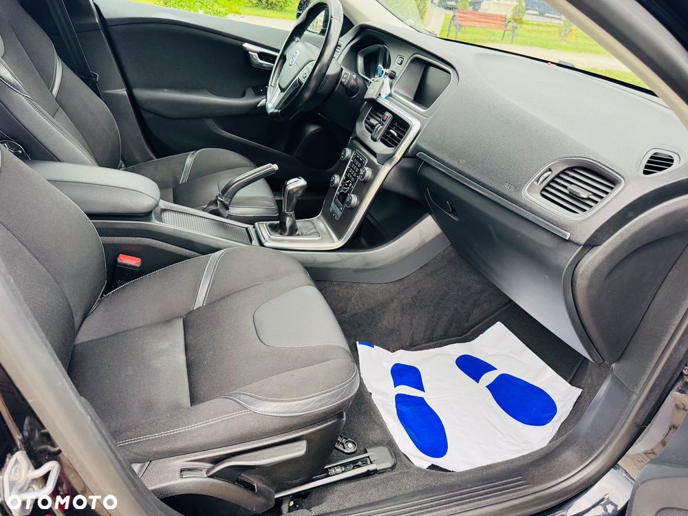 Volvo V40 D4 Momentum - 26