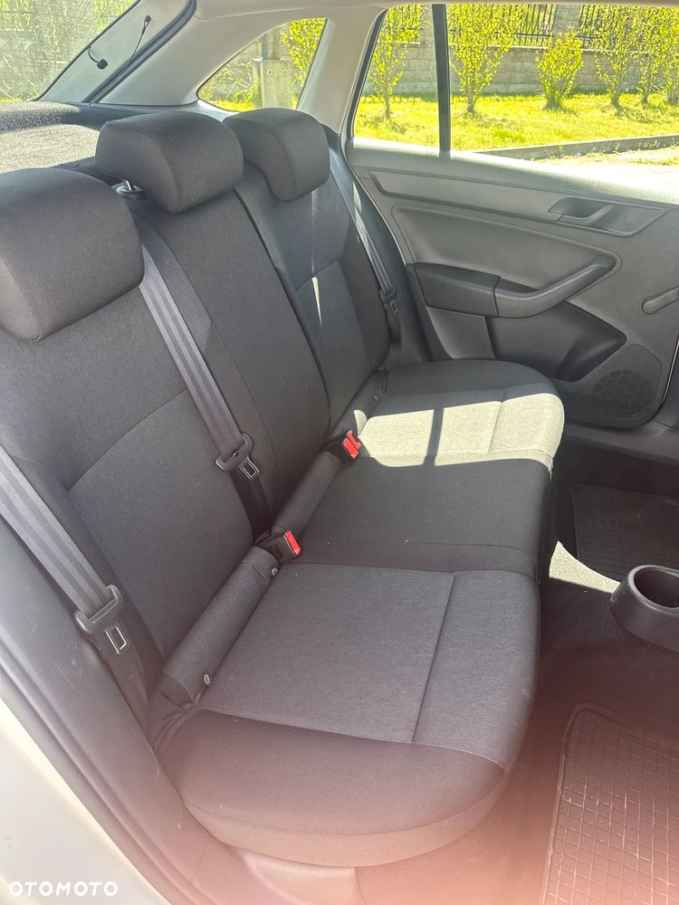 Skoda RAPID - 12