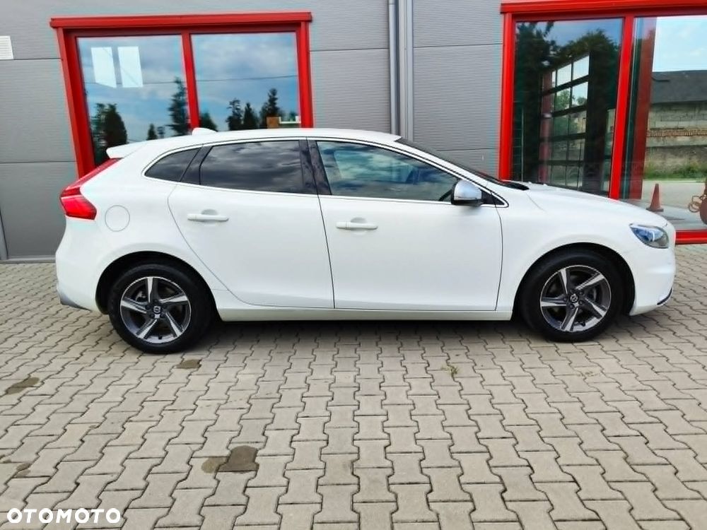 Volvo V40 D2 Drive-E R-Design Momentum - 13