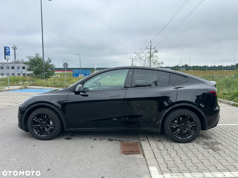 Tesla Model Y Long Range AWD - 9