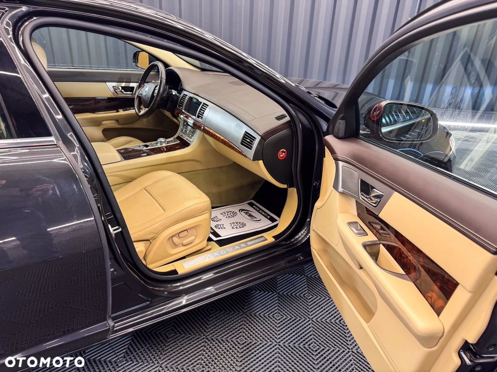 Jaguar XF 5.0 V8 Premium Luxury - 14