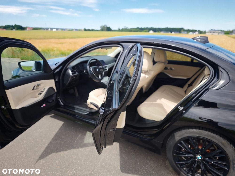 BMW Seria 3 318i - 23