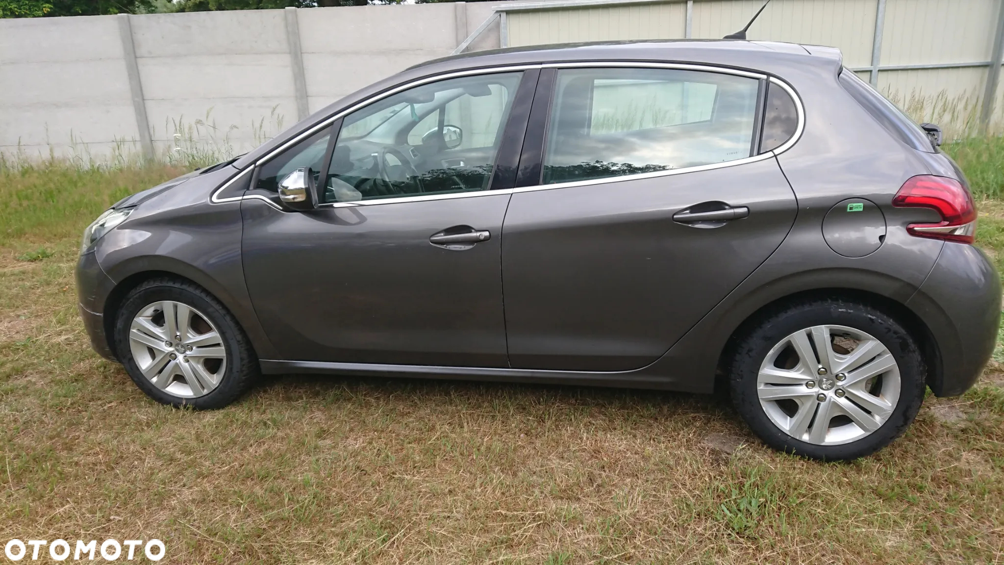 Peugeot 208 - 10