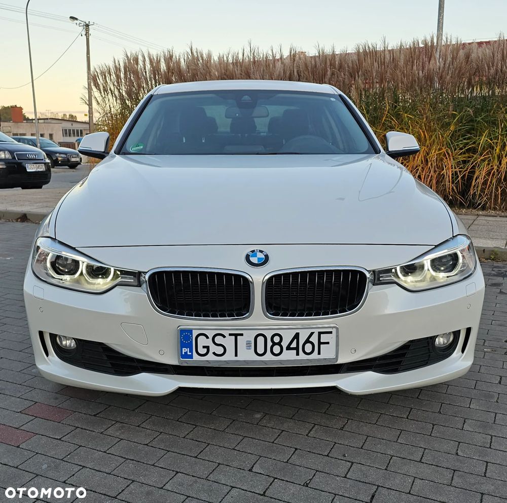 BMW Seria 3 320i - 8