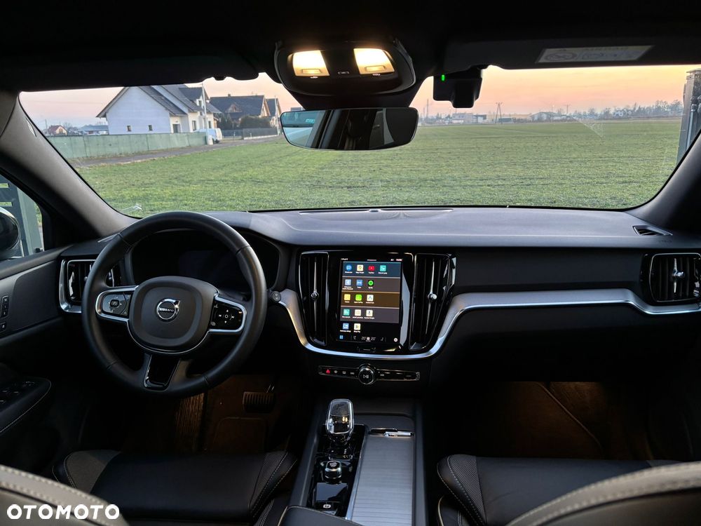 Volvo V60 B4 B Plus Dark - 8