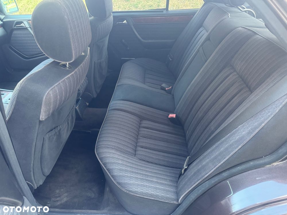 Mercedes-Benz W124 (1984-1993) - 13