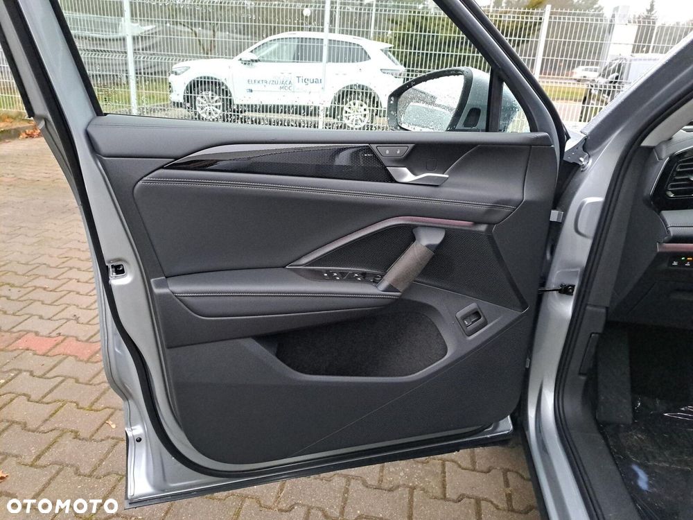 Volkswagen Tiguan - 10