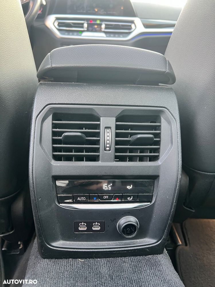 BMW Seria 3 320i Aut. Sport Line - 25