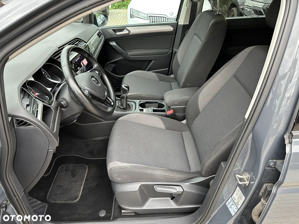 Volkswagen Touran - 18