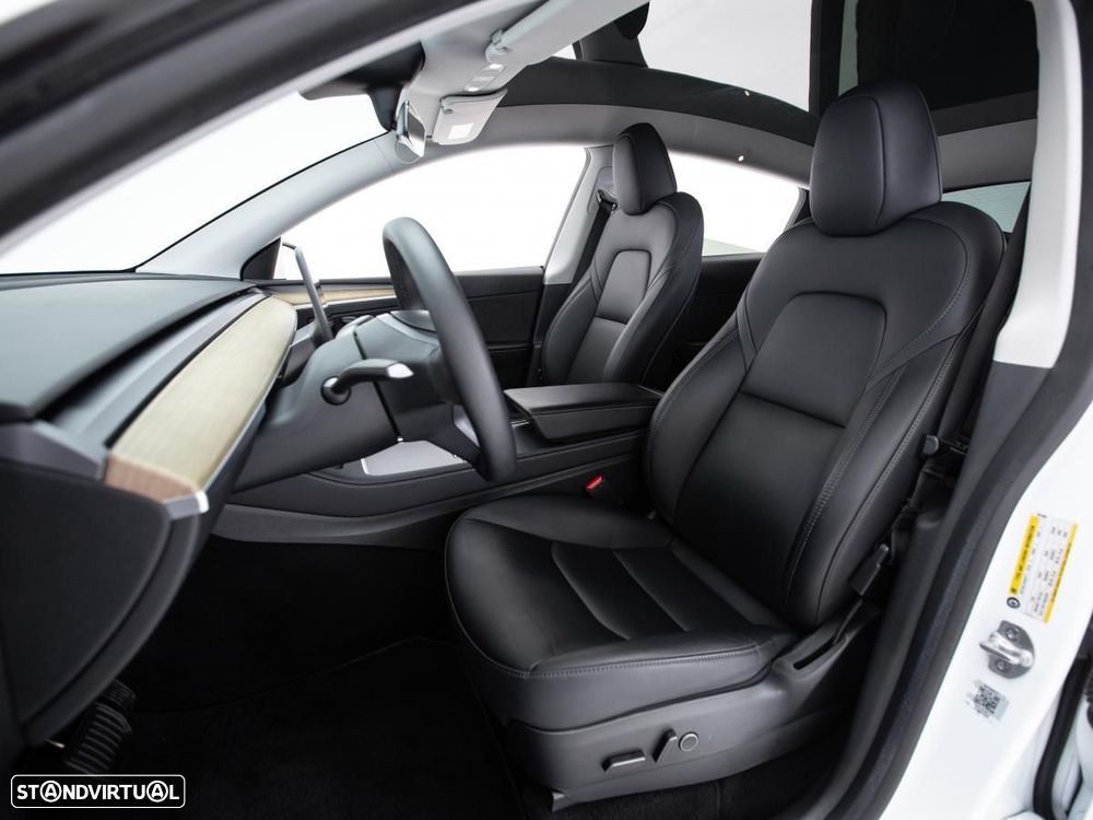Tesla Model Y RWD — fotografia 8