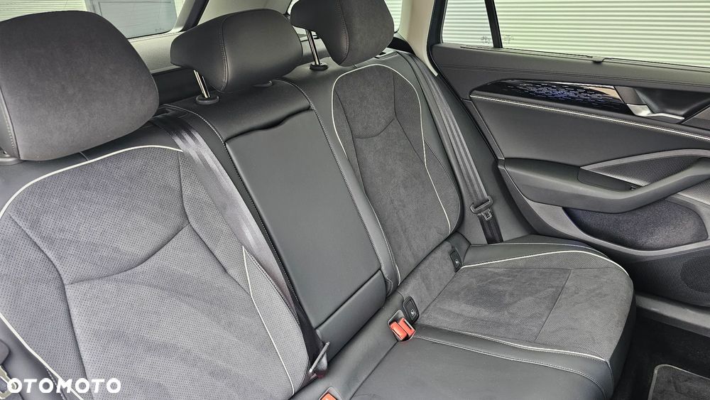 Volkswagen Passat - 32
