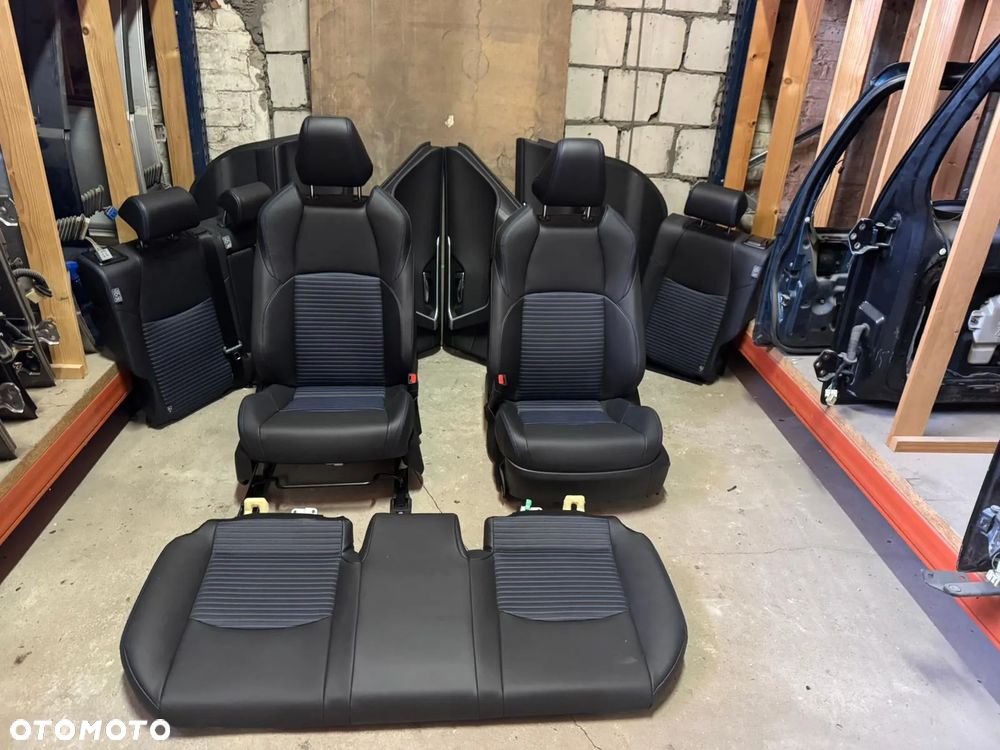 Toyota RAV4 RAV 4 V Fotele kanapa boczki tapicerki komplet