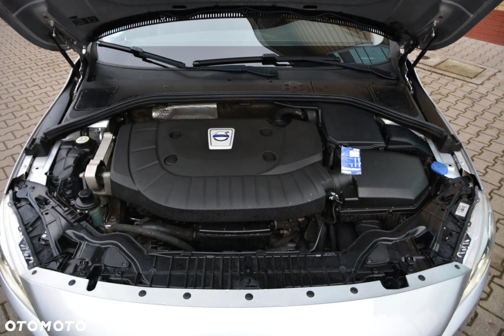 Volvo V60 D4 Geartronic Summum - 32