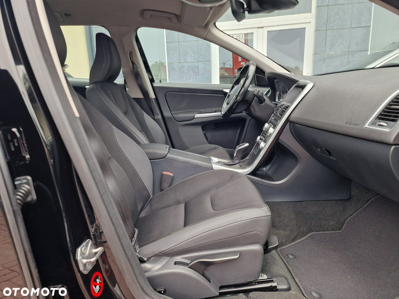 Volvo XC 60 D4 Geartronic Momentum - 24