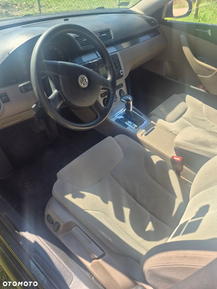 Volkswagen Passat 2.0 TDI Trendline DSG - 8