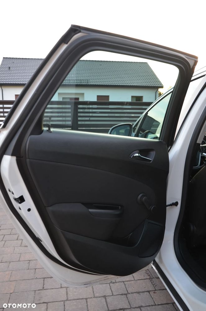 Opel Astra 2.0 CDTI DPF ecoFLEX SportsTourer Start/Stop Active - 11