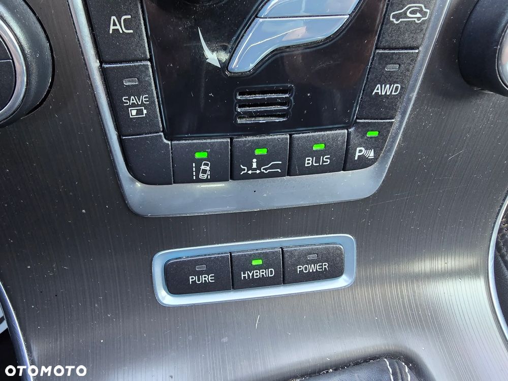 Volvo V60 D6 AWD Plug-in Hybrid R-Design Summum - 29