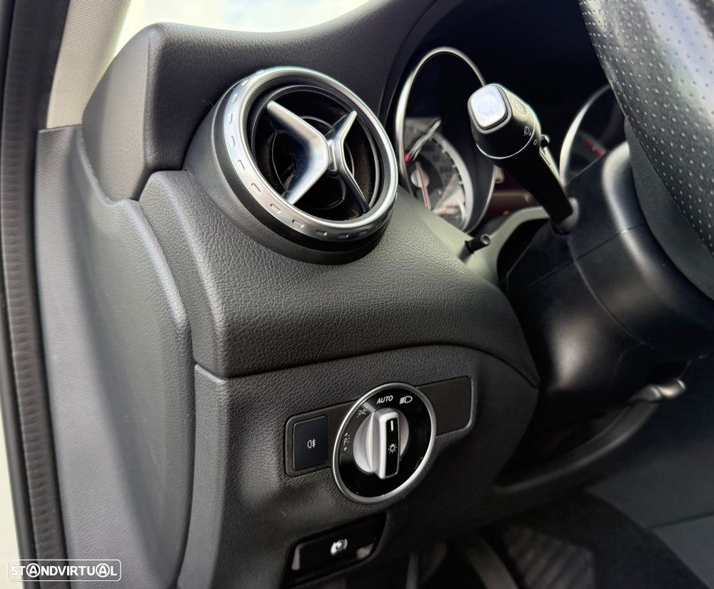Mercedes-Benz GLA 180 d Style - 11