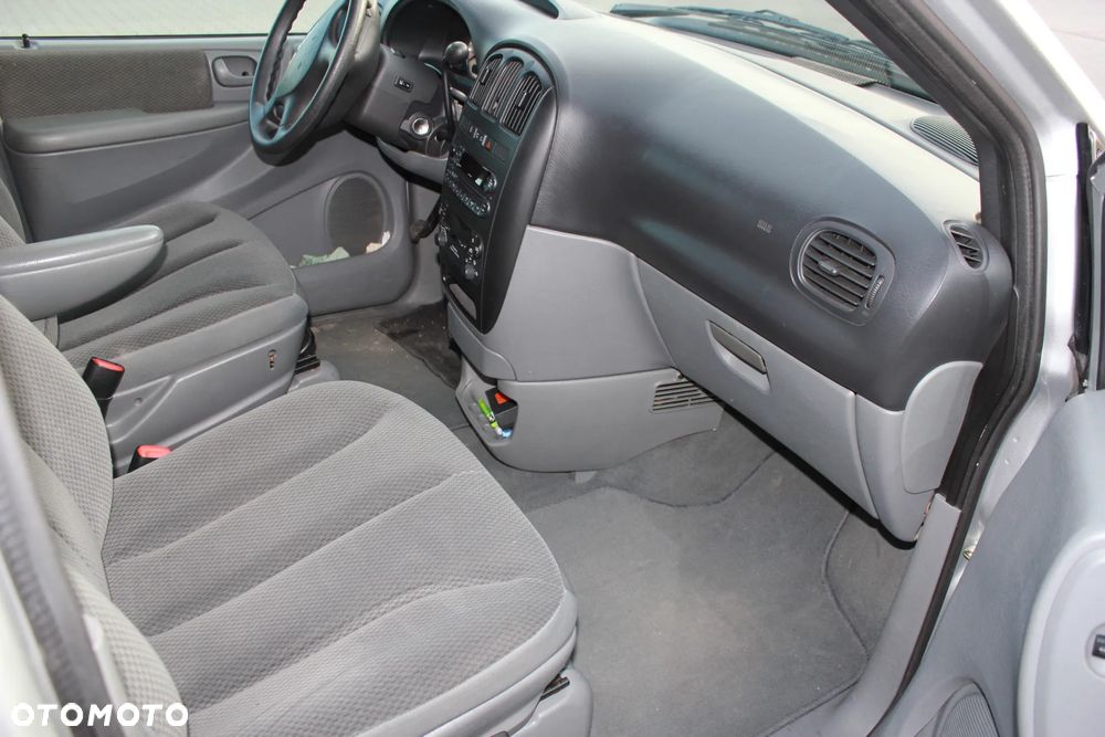 Chrysler Voyager 2.8 CRD LX - 12