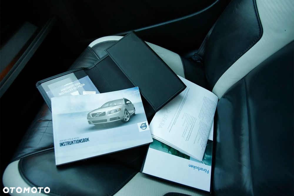 Volvo V70 2.5T R-Design Summum - 3