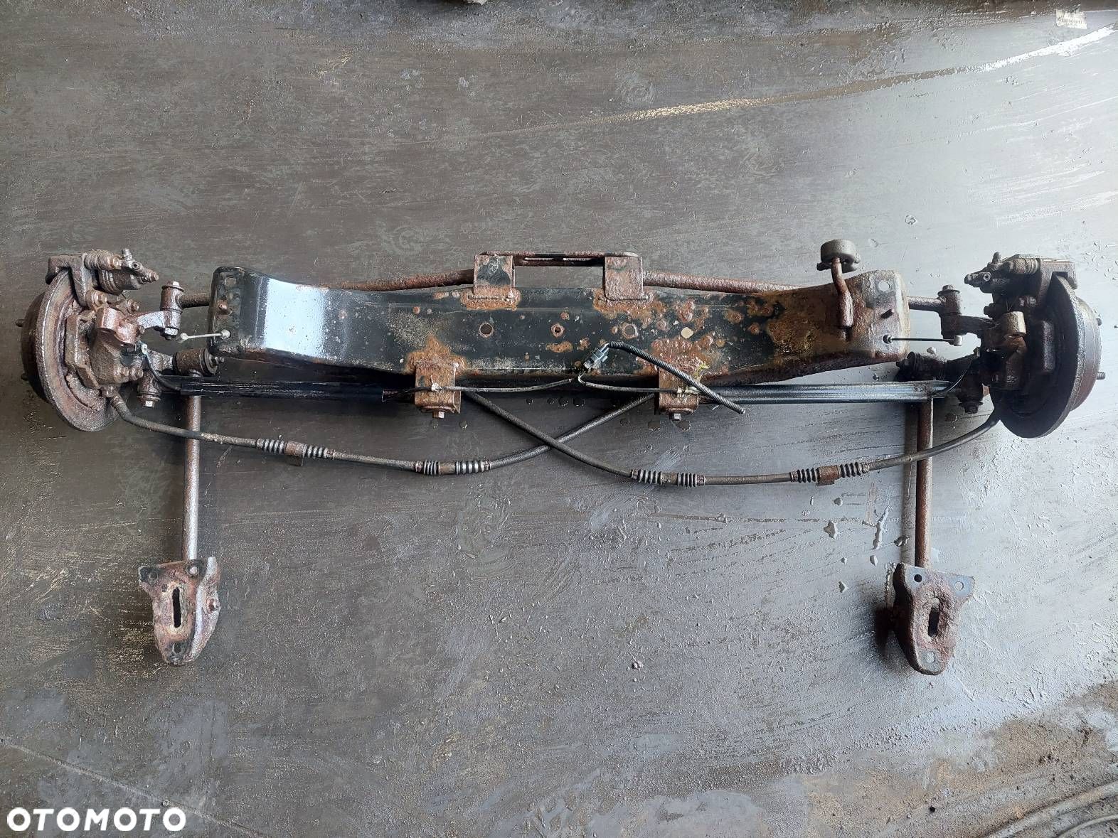 KOMPLETNE ZAWIESZENIE BELKA SANKI TYŁ DAEWOO NUBIRA II J200 SEDAN - 1