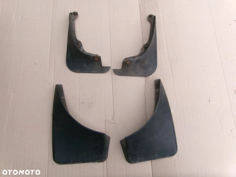 CHLAPACZE KOMPLET TOYOTA YARIS II  05-11 - 1