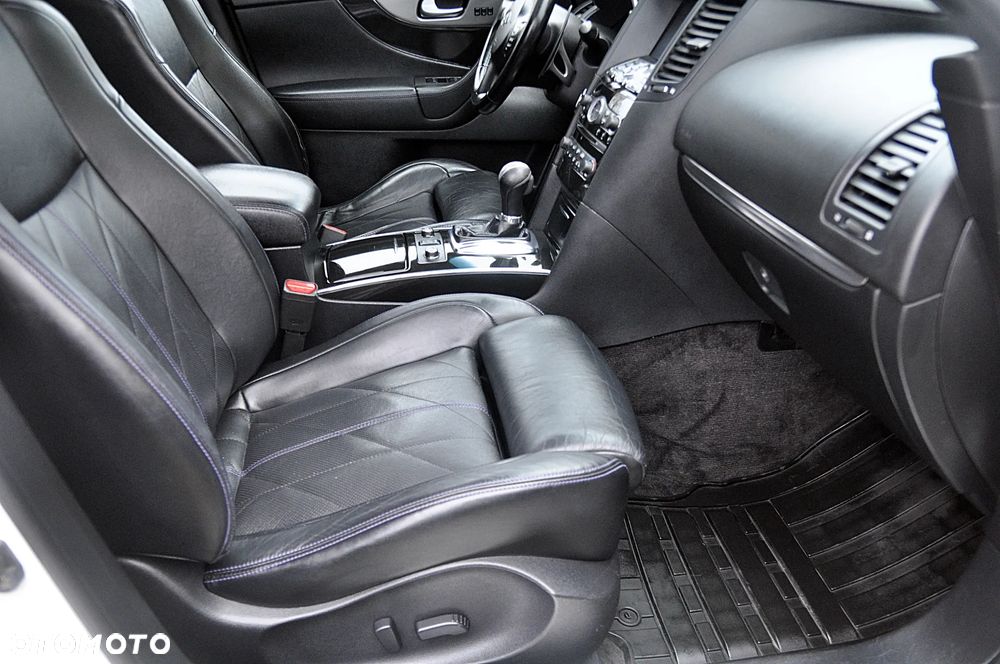 Infiniti QX70 3.0d S - 13
