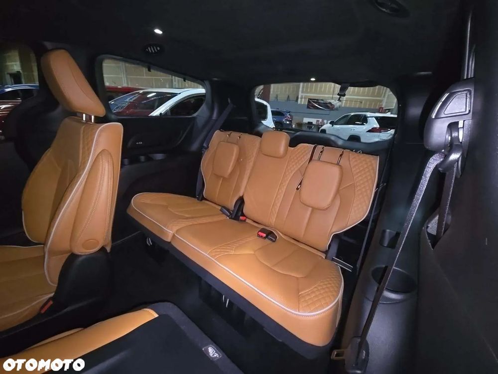 Chrysler Pacifica - 12