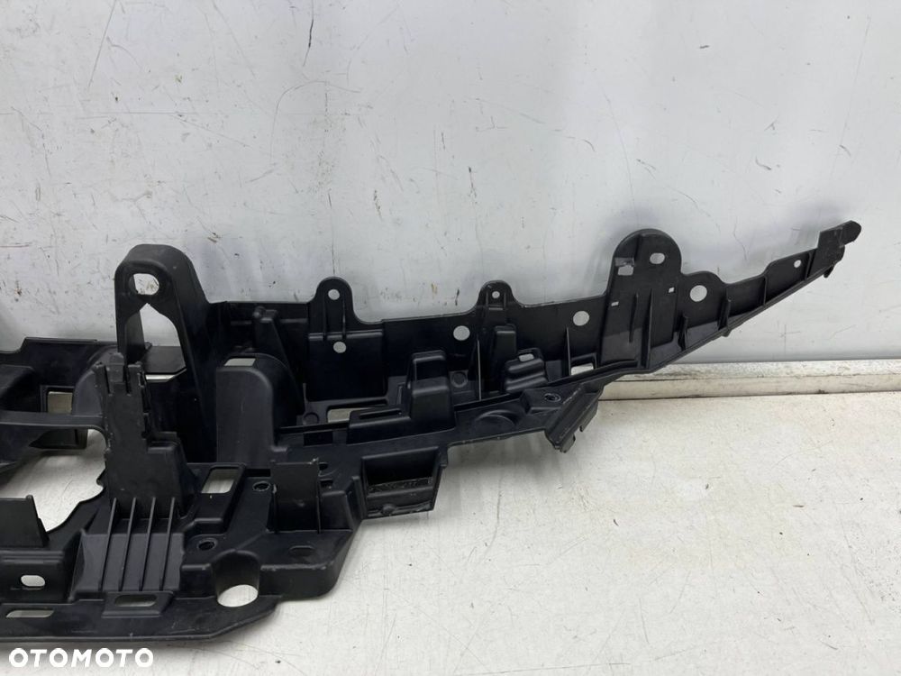 Pas przedni Toyota Corolla E21 XII 18r.- ślizg środkowe mocowanie górne atrapy zderzaka 53114-02530 - 5