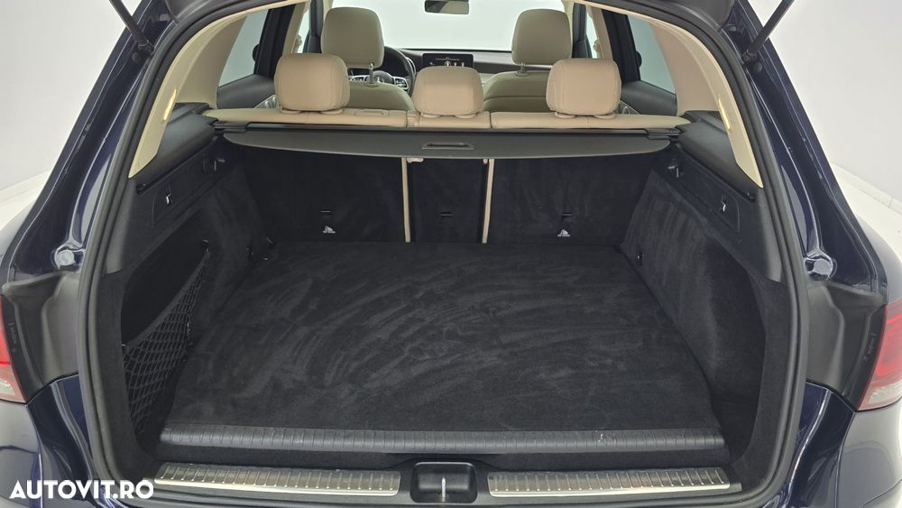 Mercedes-Benz GLC 300 e 4MATIC - 25