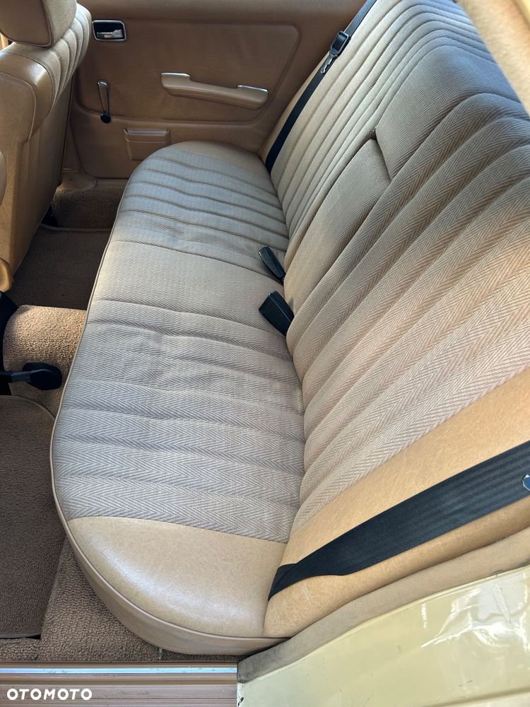 Mercedes-Benz W123 - 12
