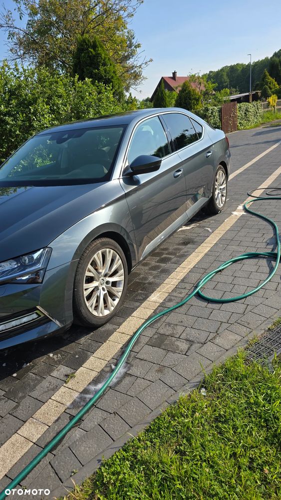 Skoda Superb 2.0 TDI SCR 4x4 L&K DSG - 2