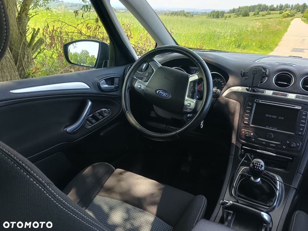 Ford S-Max - 11