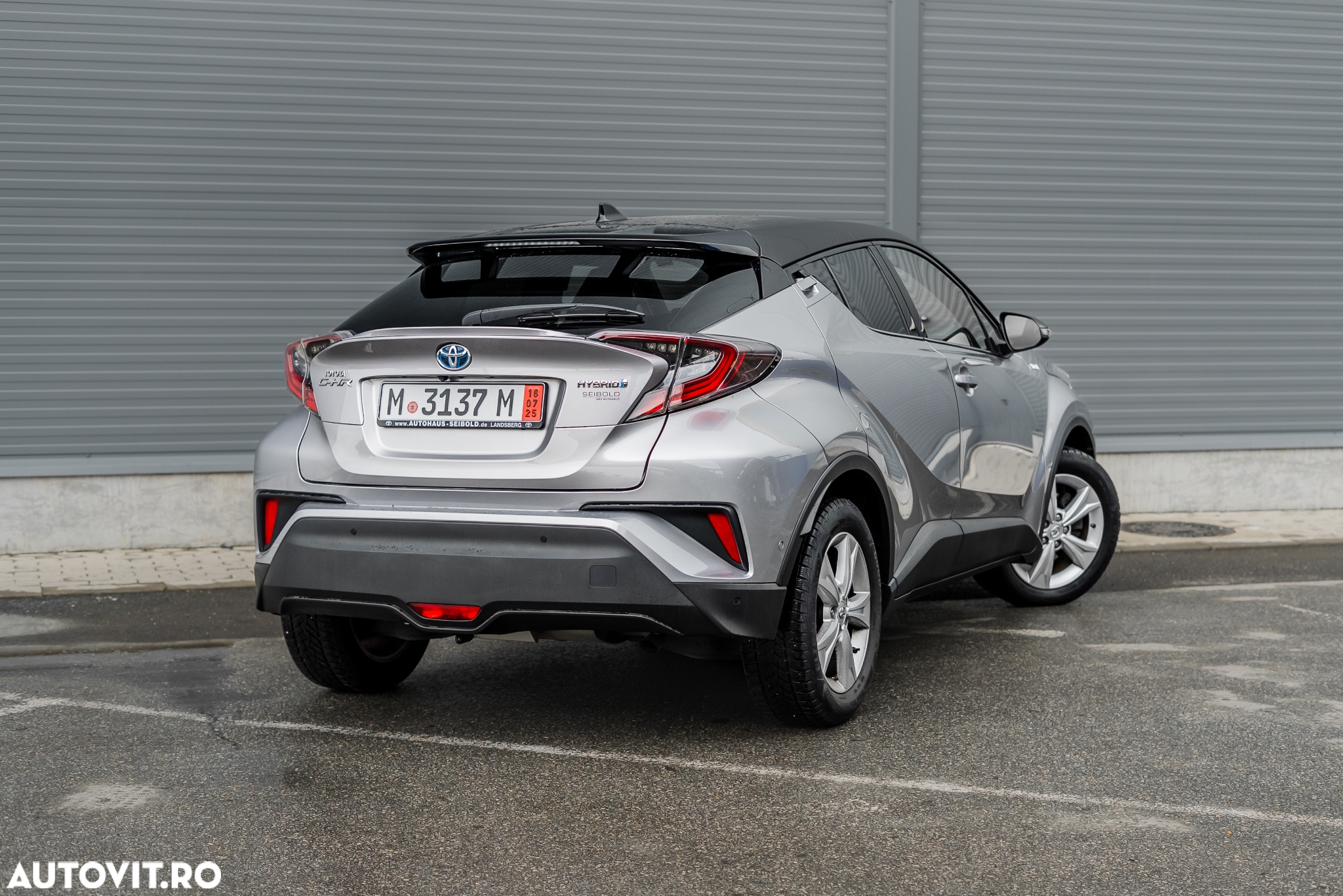 Toyota C-HR Hybrid Lounge - 25