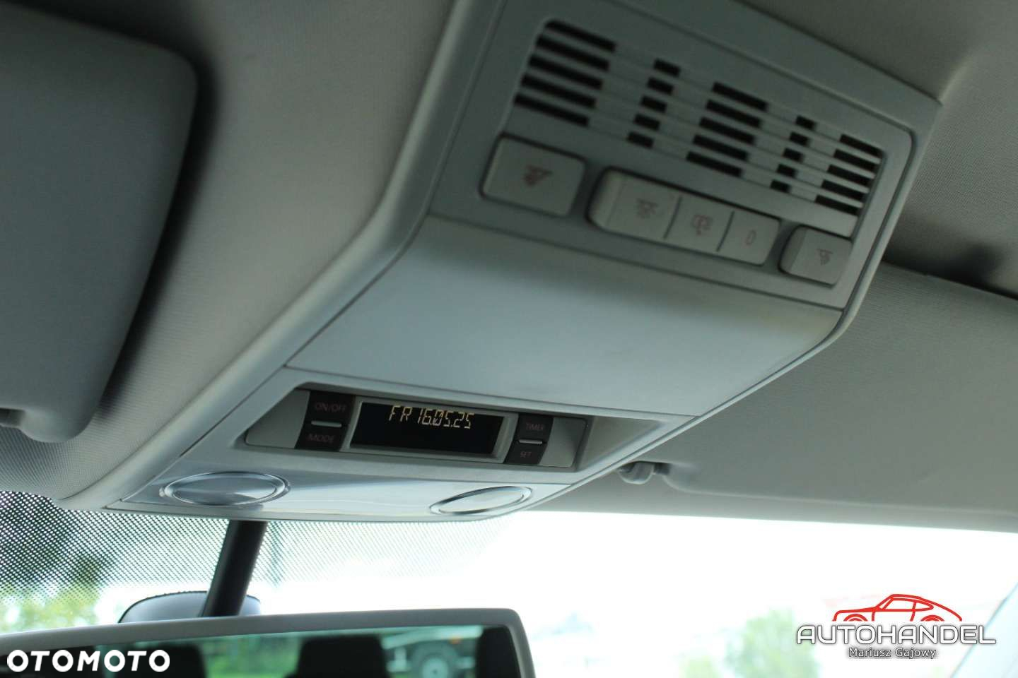Volkswagen Caravelle - 18